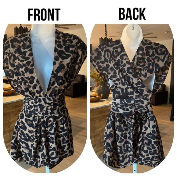 Leopard Print Crisscross Plunging Neck Belted
Romper Jumpsuit. Size 8 / 10 - Picture 7 of 12